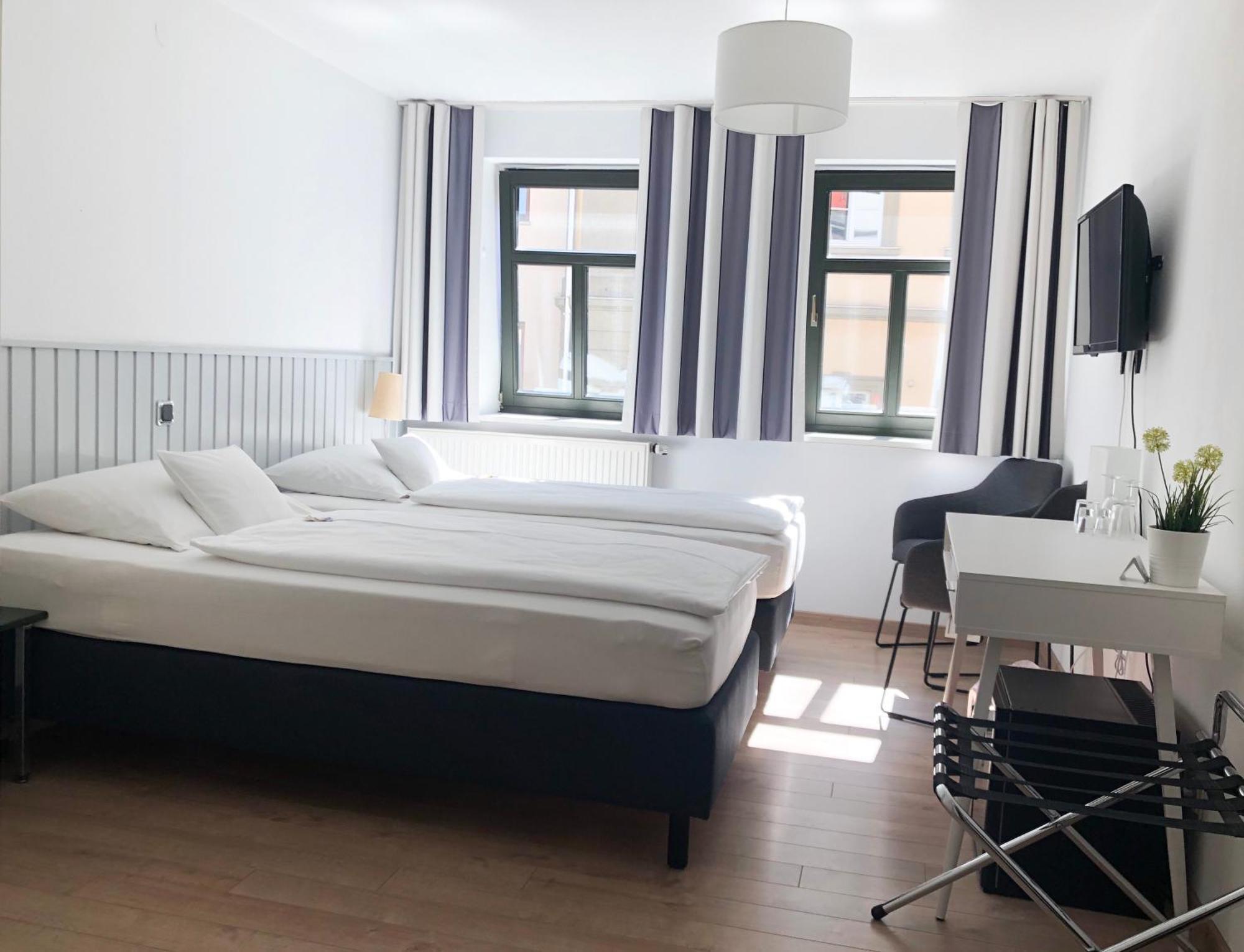 Hotel Cafe Rhoenperle Bad Neustadt an der Saale Luaran gambar